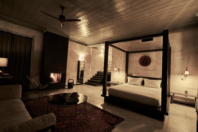 Suite with French Balcony image 3