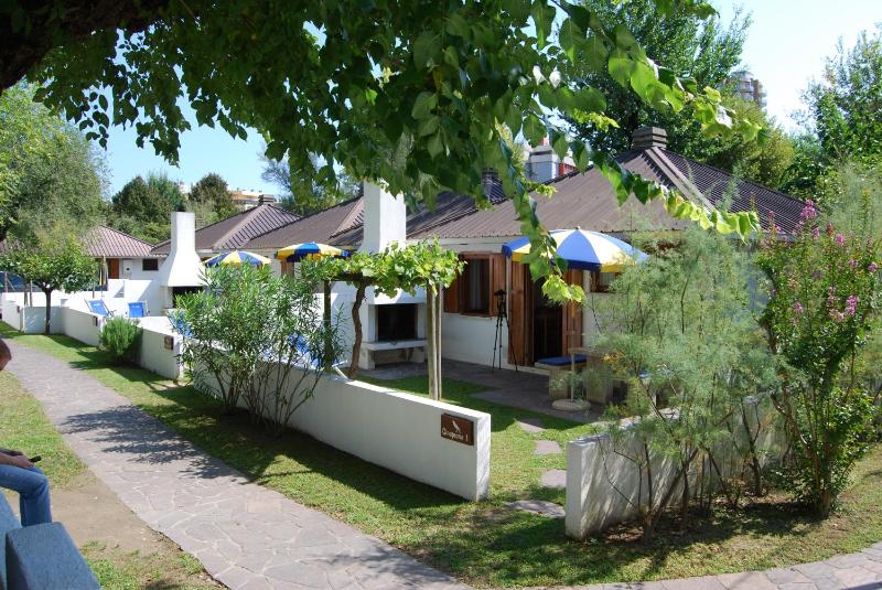 Deluxe Bungalow image 3