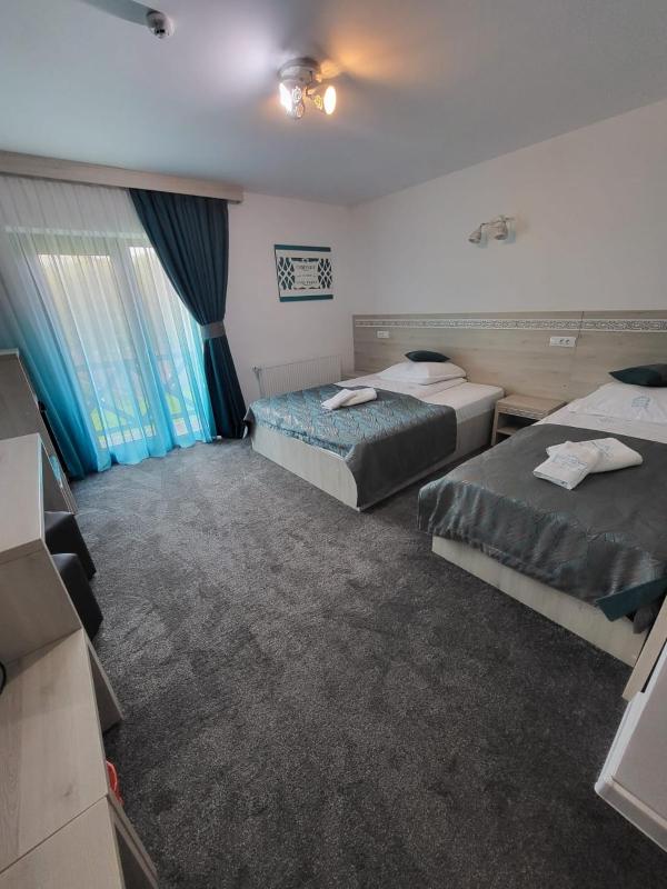 Triple Room with Balcony image 3