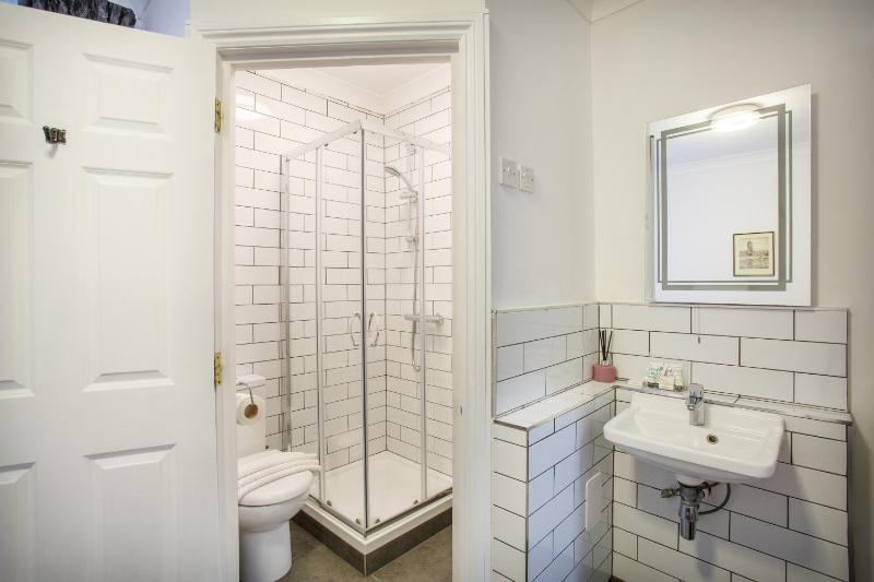 Single Room image 3