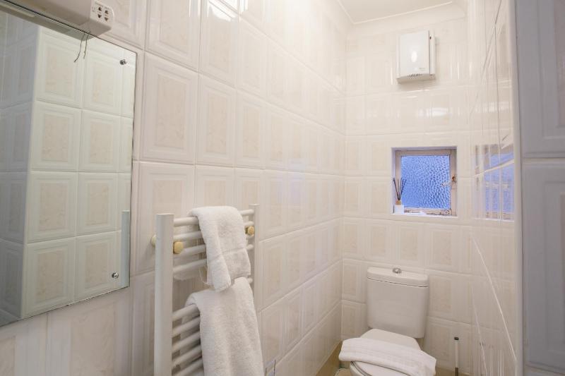 Small Twin Room image 1