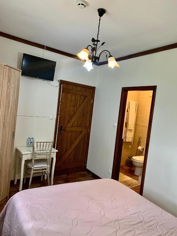Standard Double Room image 4