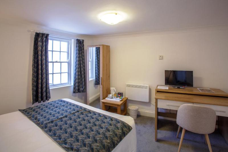 Small Double Room image 4