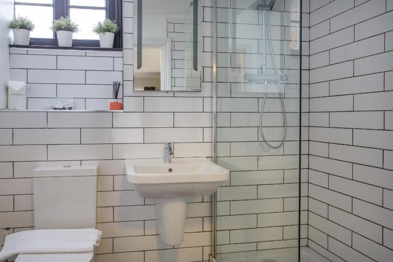 Superior Twin Room image 3