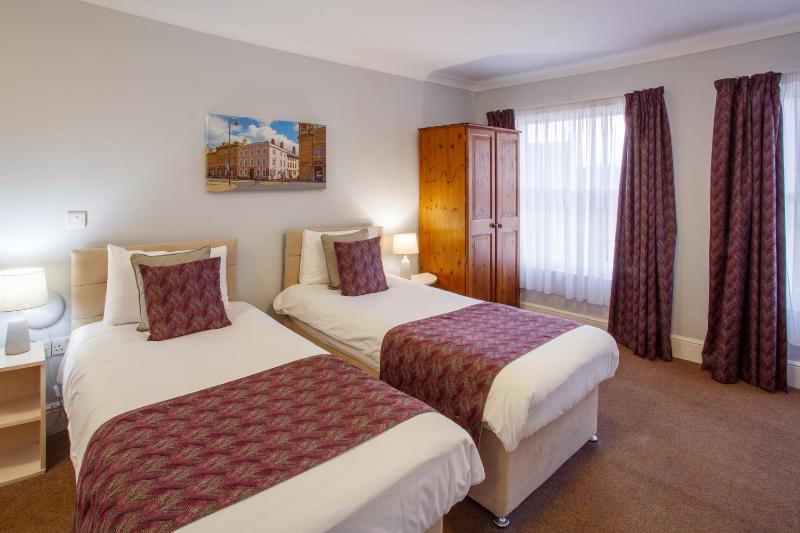 Superior Twin Room image 1