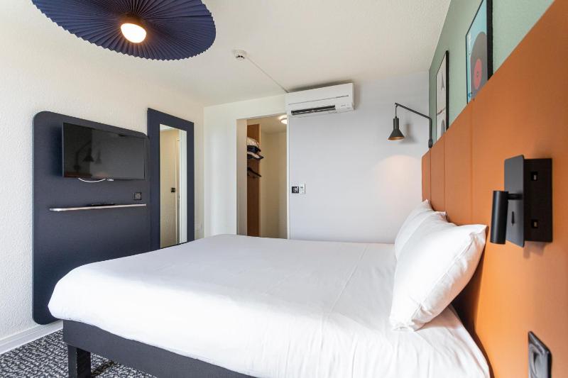 Standard Room with 1 Double Bed image 3