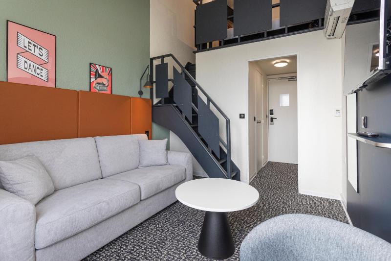 Superior Room with 1 Double bed and Sofa image 3
