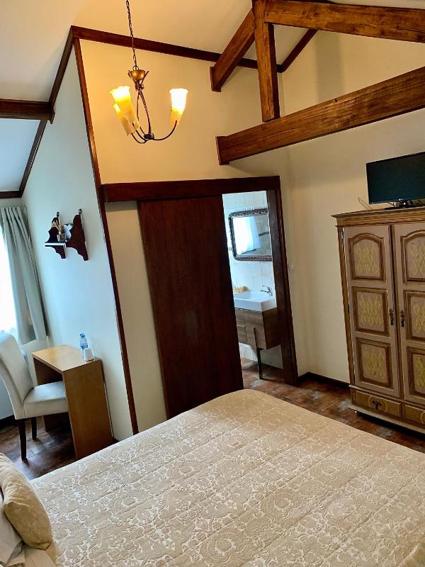 Standard Double Room image 3