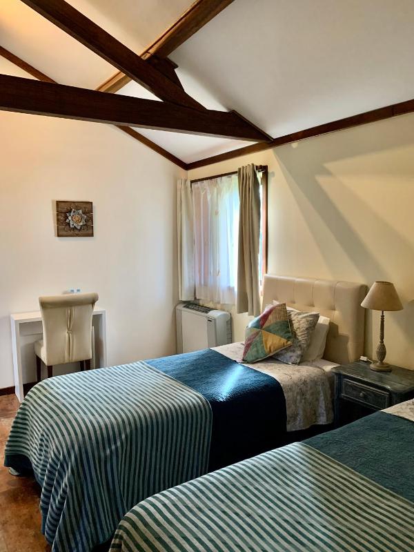 Standard Twin Room image 3