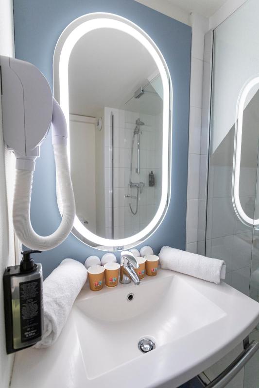 Superior Room with 1 Double bed and Sofa image 2