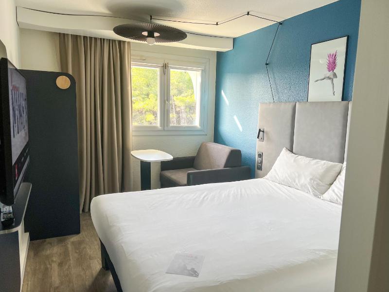 Double Room (2 Adults + 1 Child) image 4