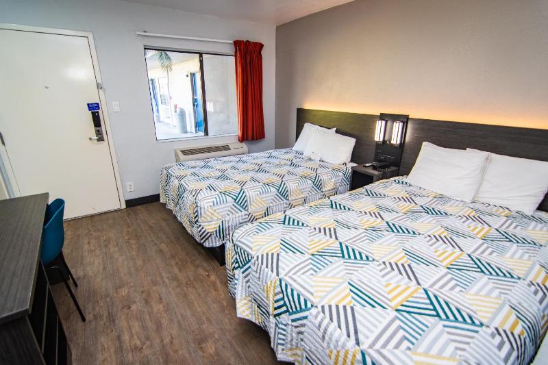 Quadruple Room image 4