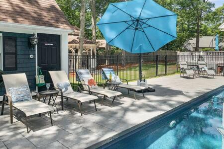 Contemporary Gem with Private Pool Images
