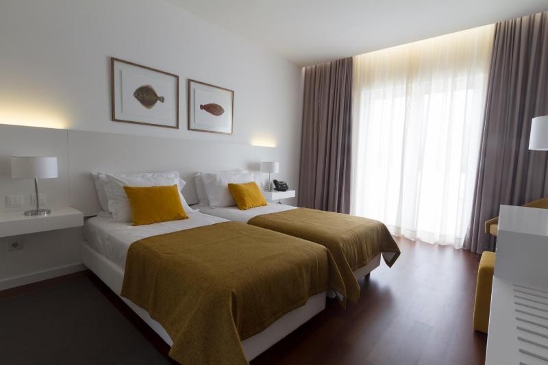 Triple Room with Balcony image 3