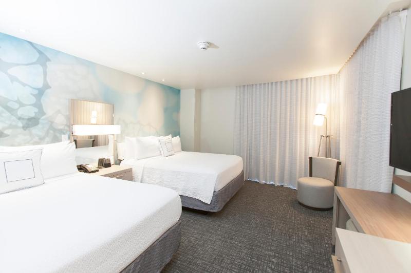 Queen Room with Two Queen Beds image 1