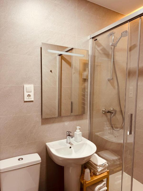 Double or Twin Room with Private Bathroom image 1