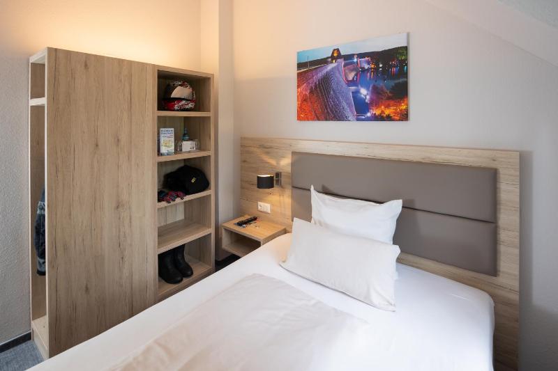 Single Room in Annexe image 4