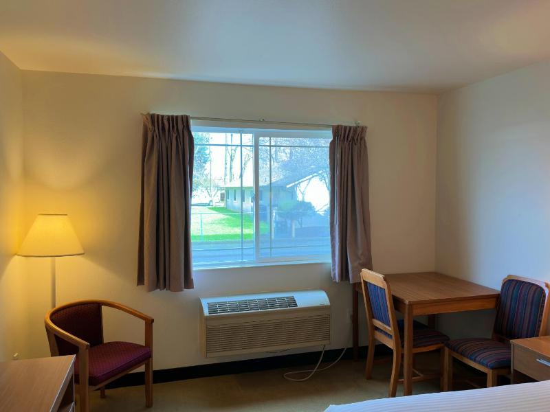 King Room - Non-Smoking image 4