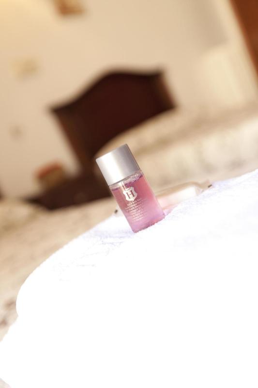 Double Room with Shared Bathroom image 2