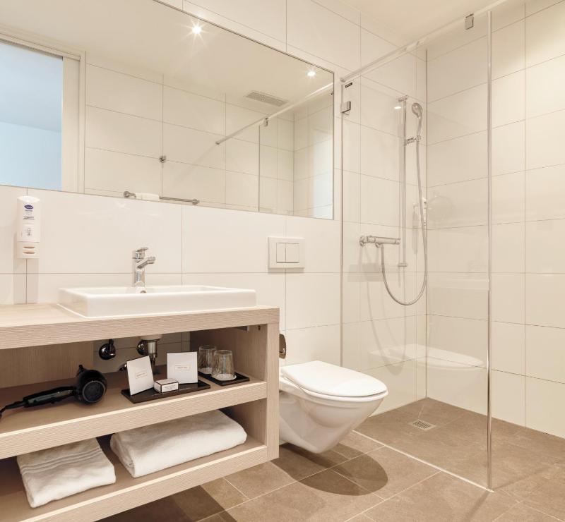 Double or Twin Room with Free Parking image 3