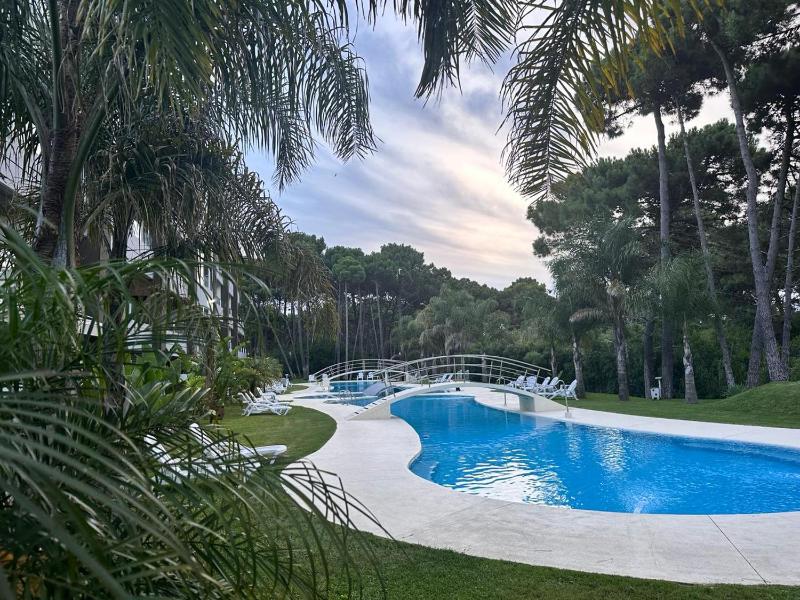 Departamento con vista a la piscina - image 3