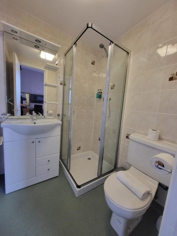 Small Double Room image 4