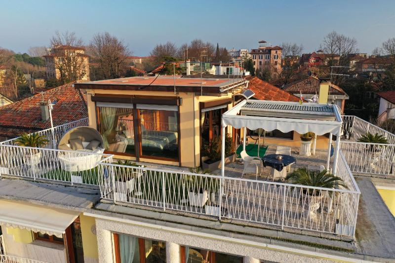 Suite with Terrace and Lagoon View image 3