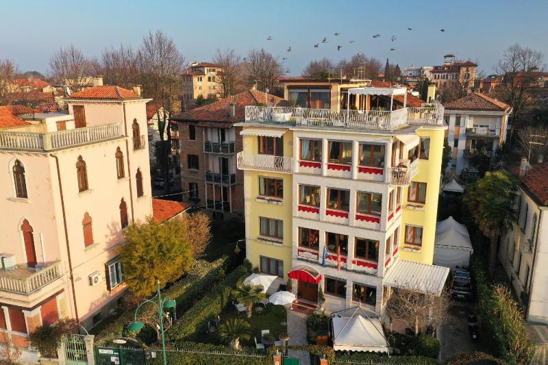 Apartment with balcony and Lagoon view  image 2