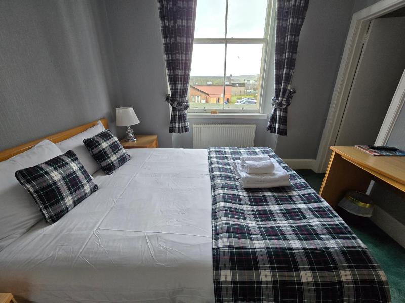Small Double Room image 3