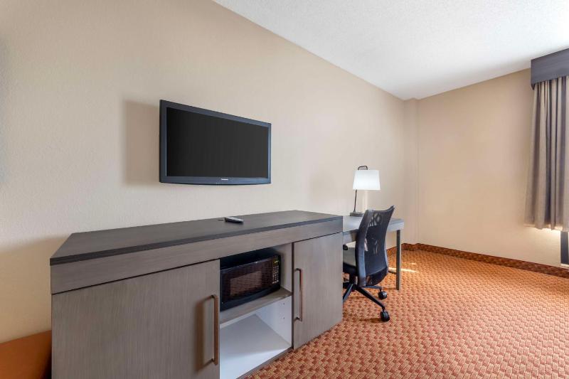 King Room with Roll-in Shower - Disability Access/Non-Smoking image 4