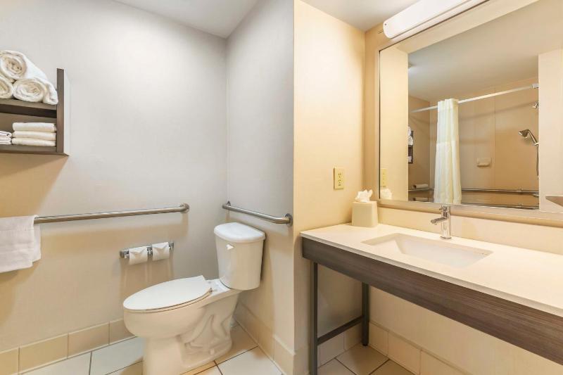 King Room with Roll-in Shower - Disability Access/Non-Smoking image 2