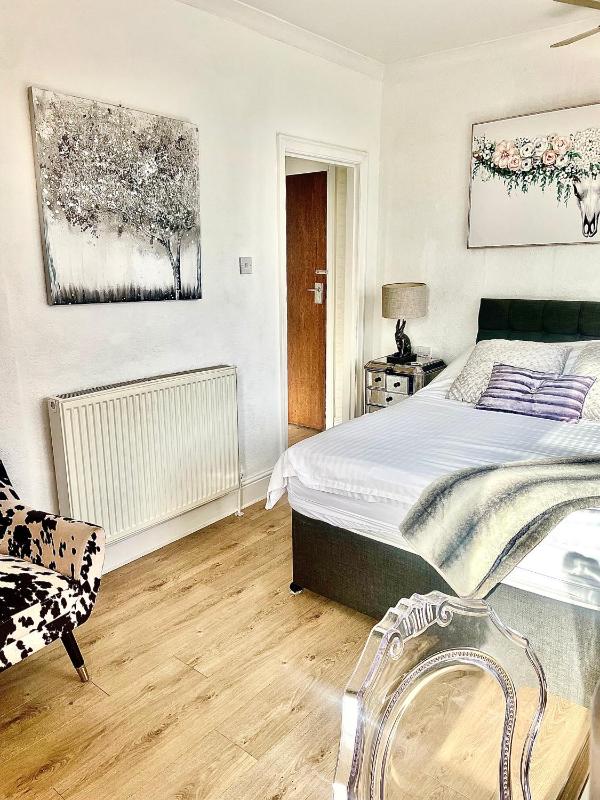 Double Room image 3