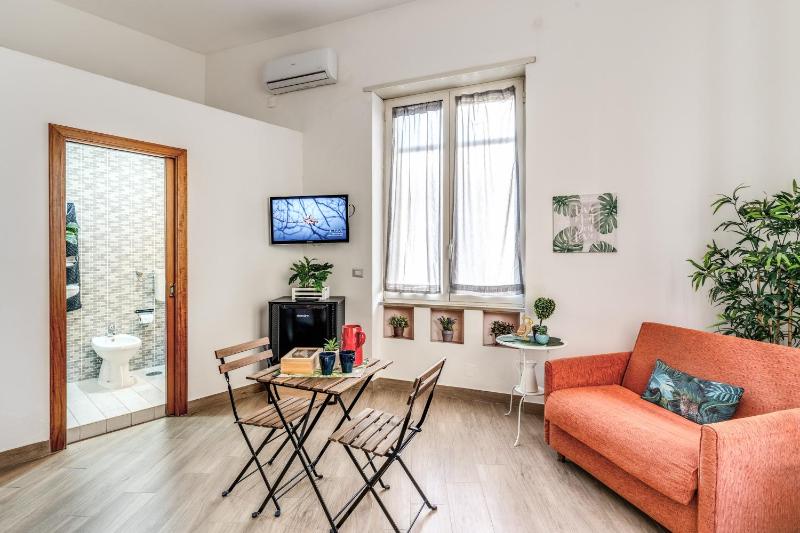 Double Room image 4