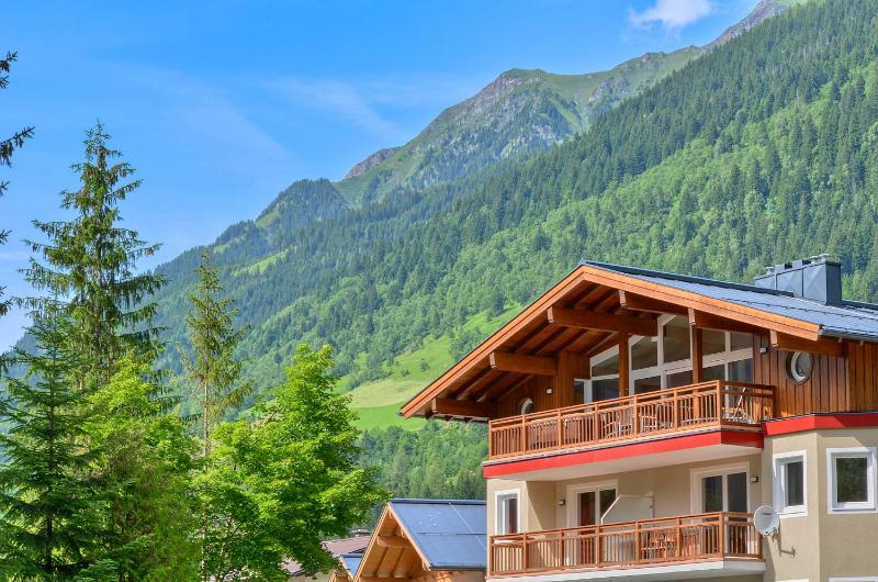 Apartment with Mountain View image 2