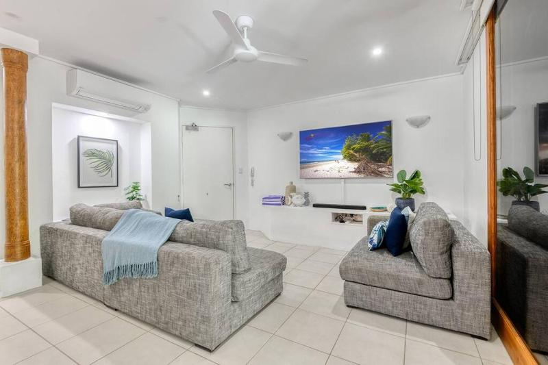 Surya Villa 2 - On Four Mile Beach - image 8