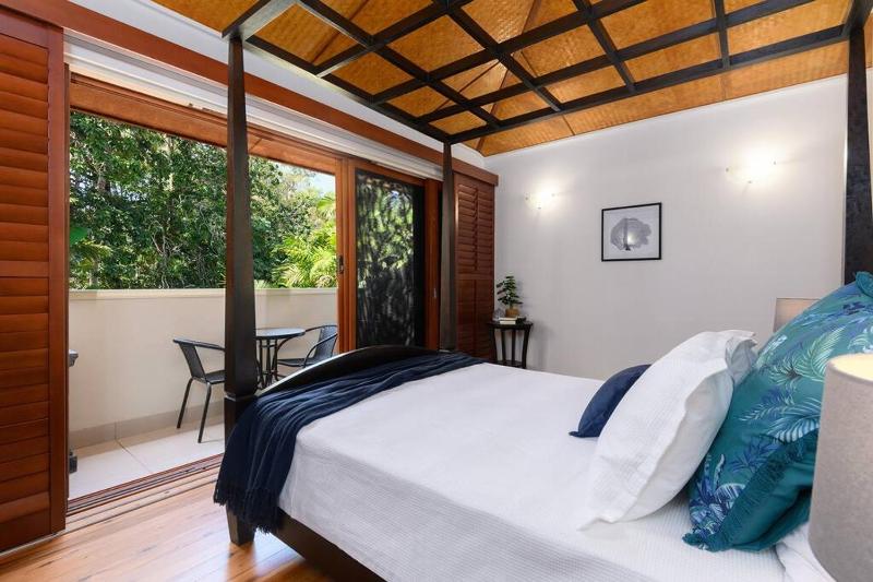 Surya Villa 2 - On Four Mile Beach - image 2