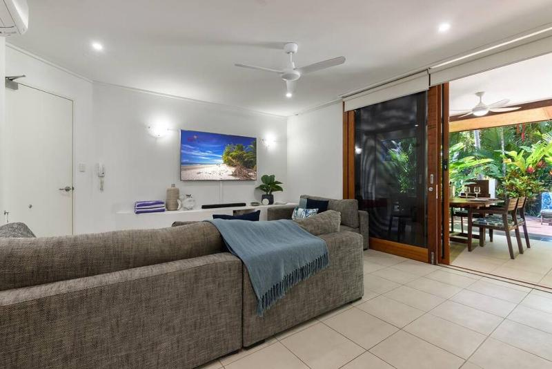Surya Villa 2 - On Four Mile Beach - image 13