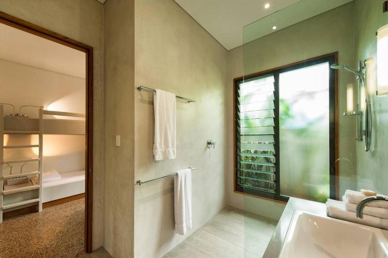 11 Sand - Luxury 5 Bedroom Home across from the Beach - image 18