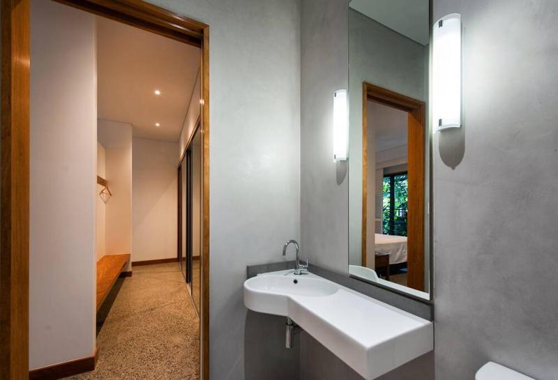 11 Sand - Luxury 5 Bedroom Home across from the Beach - image 5
