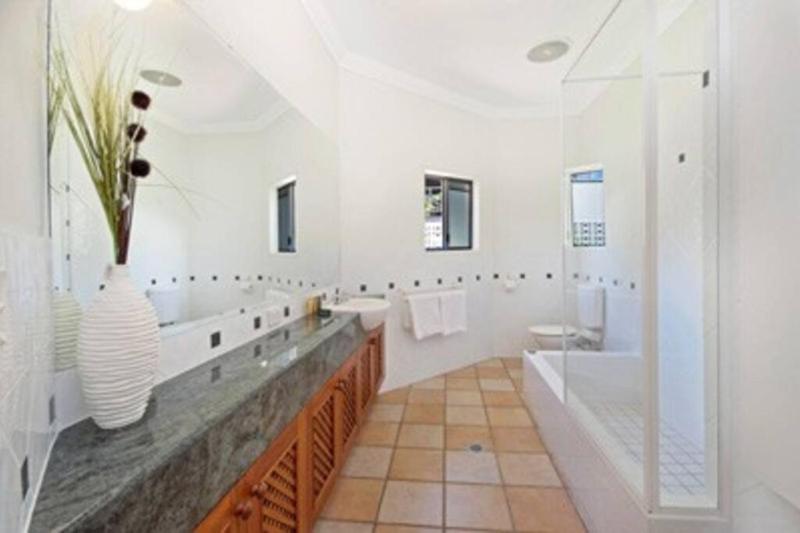 Solander House - 5 Bedrooms by the Beach - image 15