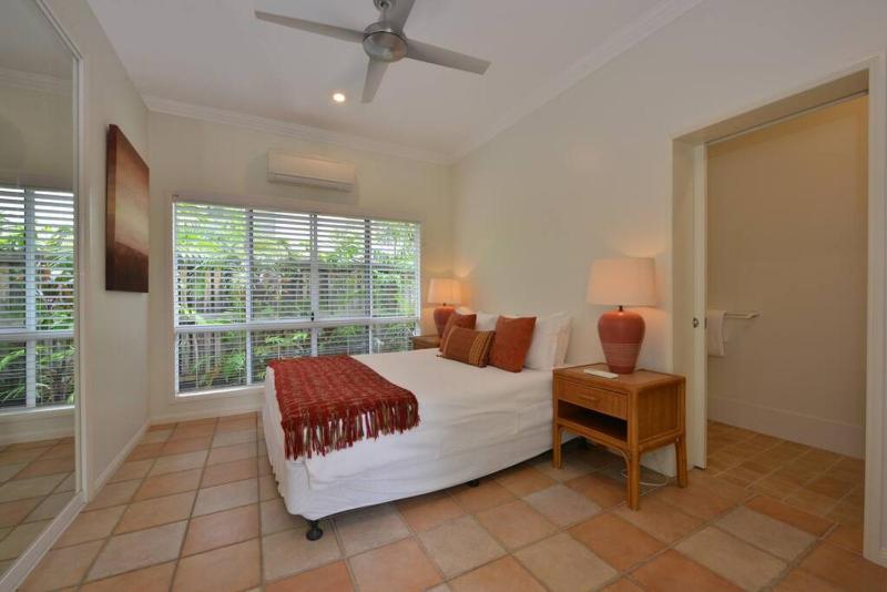 Solander House - 5 Bedrooms by the Beach - image 5