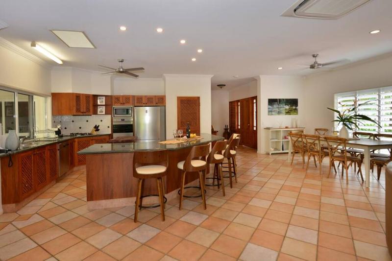 Solander House - 5 Bedrooms by the Beach - image 18