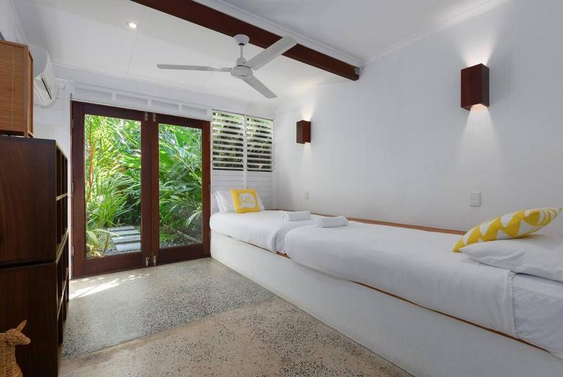 10 Sand Street - 3 Bedroom Beachhouse - image 4
