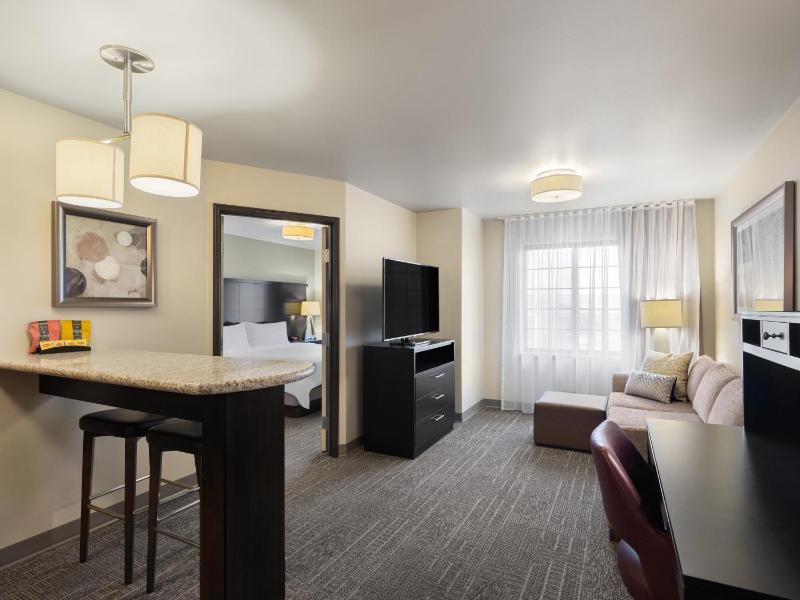 One-Bedroom King Suite image 3