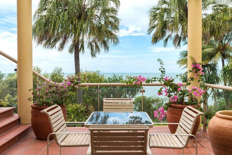 Hill Apartment No.6 - Stunning Coral Sea Views - image 15