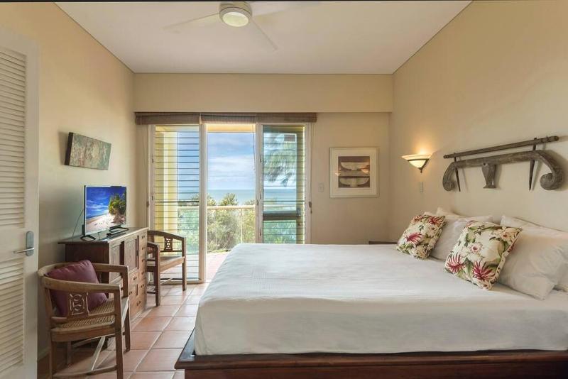 Hill Apartment No.6 - Stunning Coral Sea Views - image 9