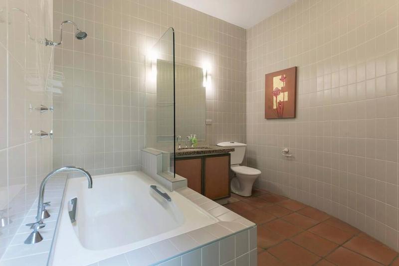 Hill Apartment No.6 - Stunning Coral Sea Views - image 14