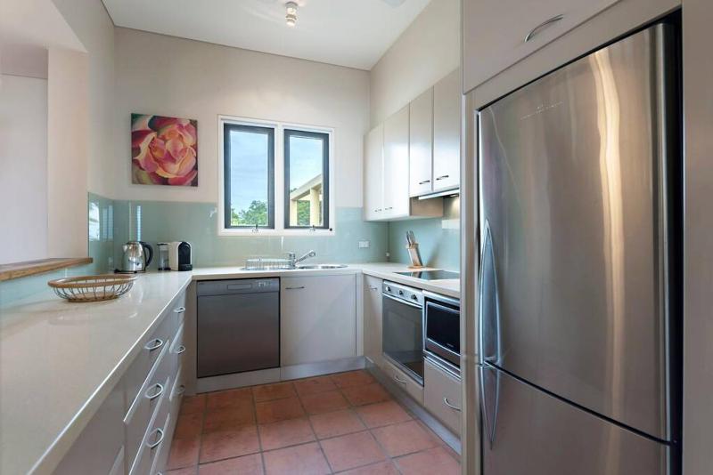 Hill Apartment No.6 - Stunning Coral Sea Views - image 21