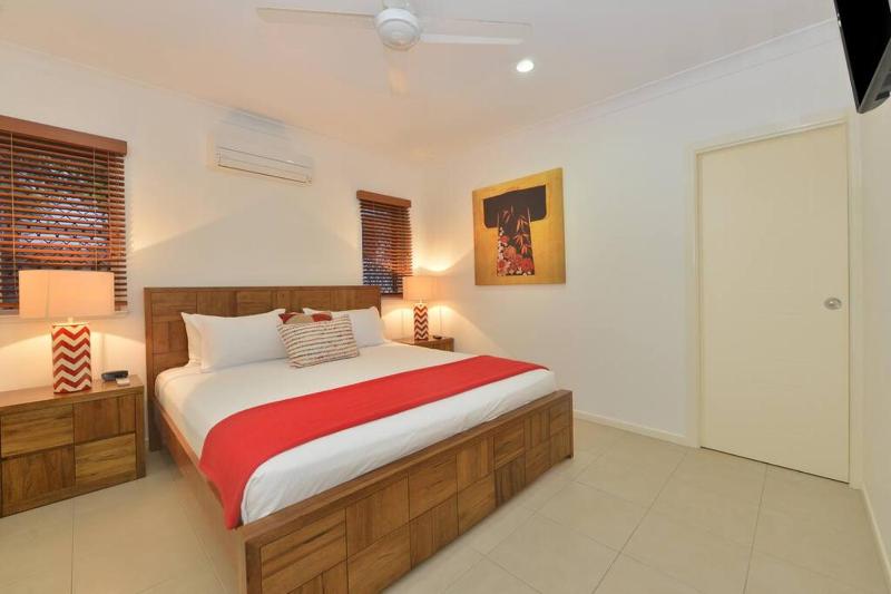 The Red Anchor - image 13