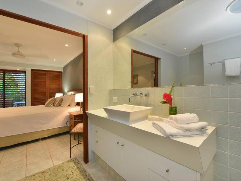 Cassowary Villa 1 - Short Walk to Beach and Town - image 12
